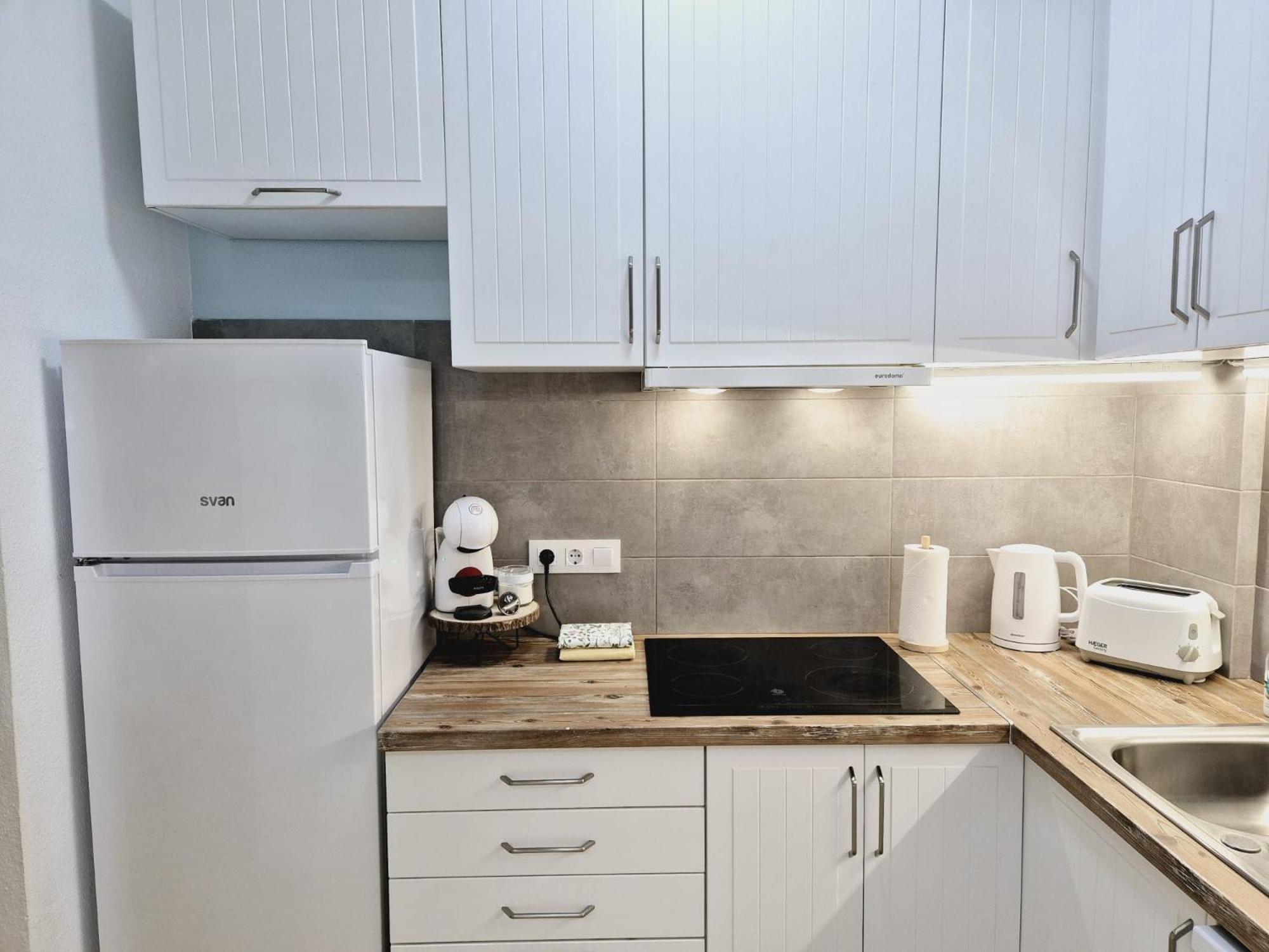 La Casa De Veronica - Serene Apartment With Shared Pool, Steps From The Beach Торевьиа Экстерьер фото