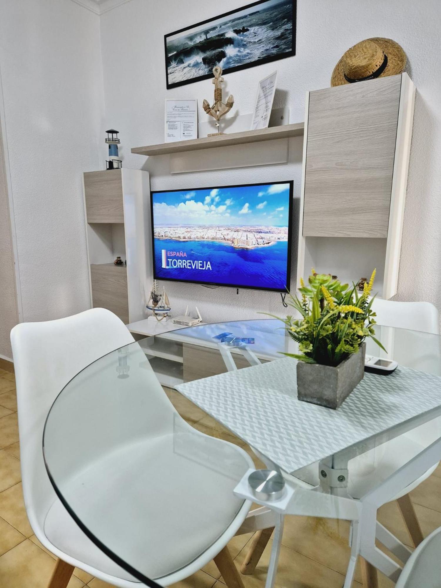 La Casa De Veronica - Serene Apartment With Shared Pool, Steps From The Beach Торевьиа Экстерьер фото