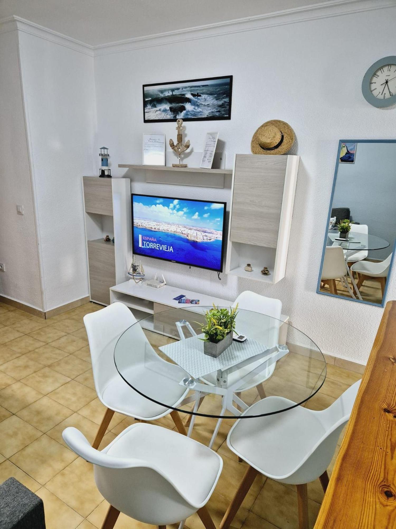 La Casa De Veronica - Serene Apartment With Shared Pool, Steps From The Beach Торевьиа Экстерьер фото